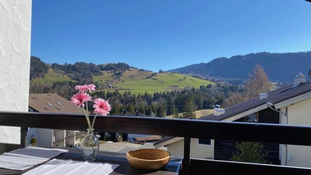 Bergwiese Mit Oberstaufen Plus Karte Εξωτερικό φωτογραφία